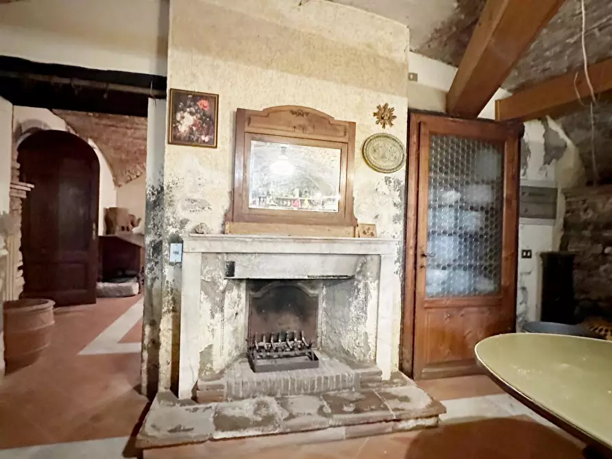 Immagine 25 di Appartamento in vendita  a Lucca