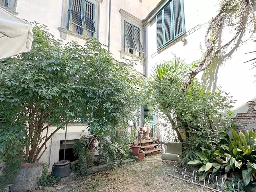 Immagine 38 di Appartamento in vendita  a Lucca