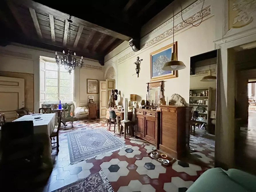 Immagine 10 di Appartamento in vendita  a Lucca