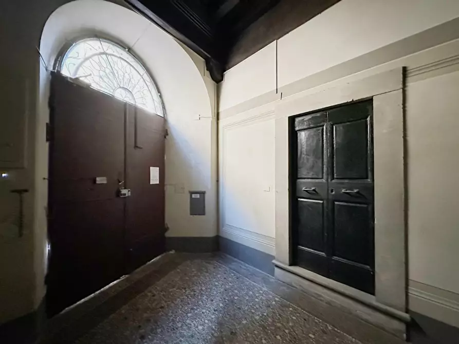 Immagine 37 di Appartamento in vendita  a Lucca