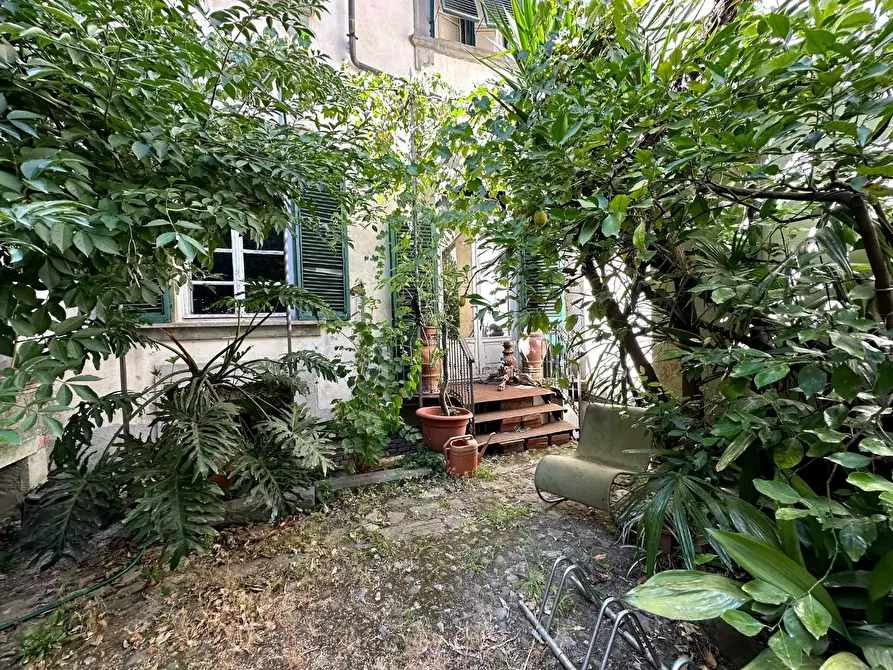 Immagine 40 di Appartamento in vendita  a Lucca