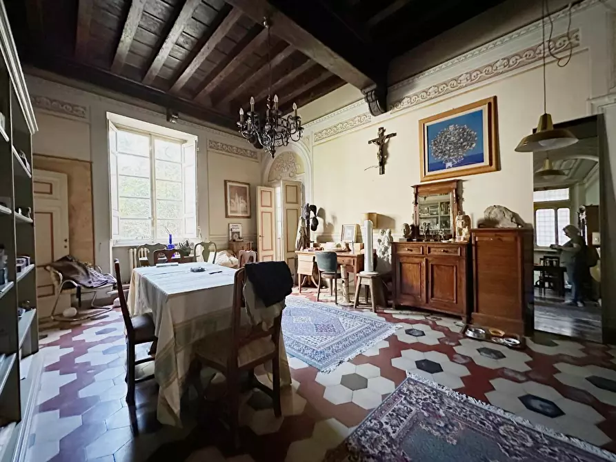 Immagine 17 di Appartamento in vendita  a Lucca