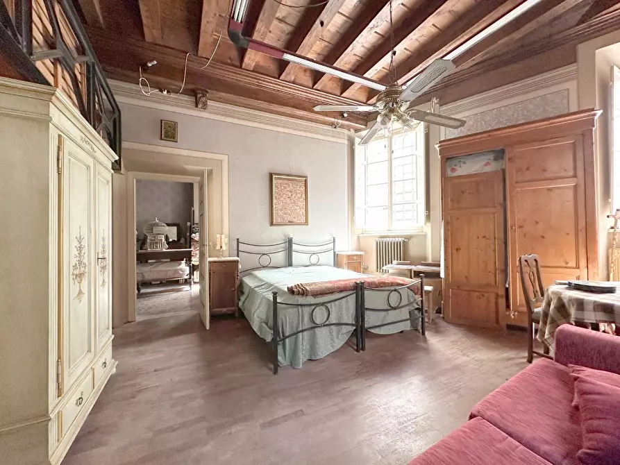 Immagine 2 di Appartamento in vendita  a Lucca