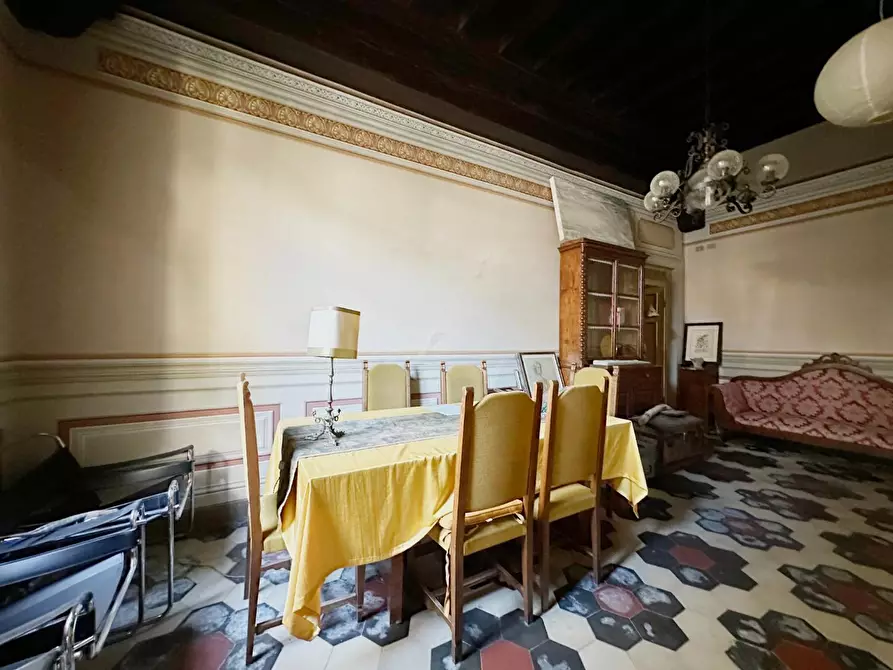 Immagine 18 di Appartamento in vendita  a Lucca