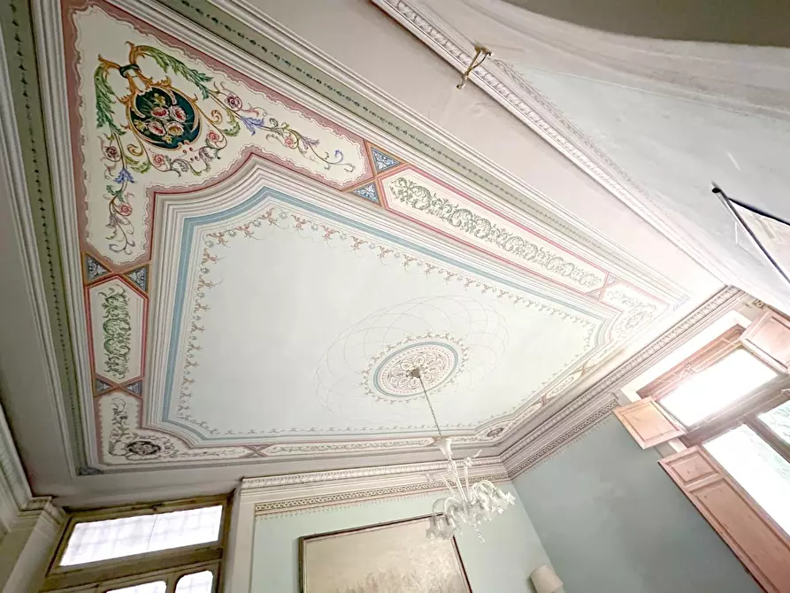 Immagine 5 di Appartamento in vendita  a Lucca