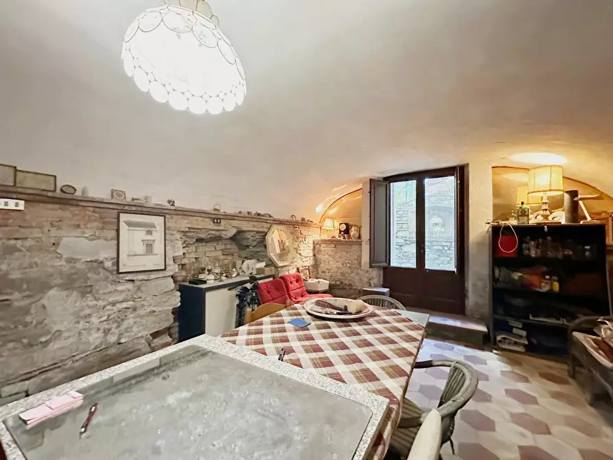 Immagine 26 di Appartamento in vendita  a Lucca