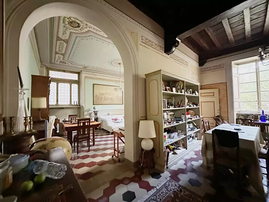 Immagine 11 di Appartamento in vendita  a Lucca