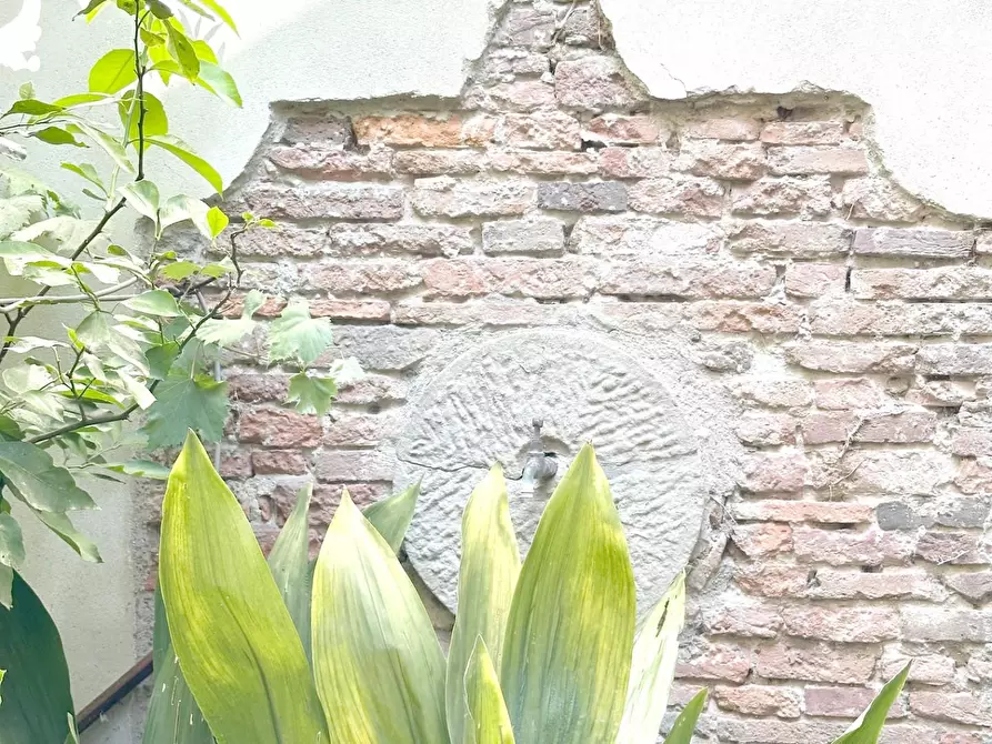 Immagine 39 di Appartamento in vendita  a Lucca