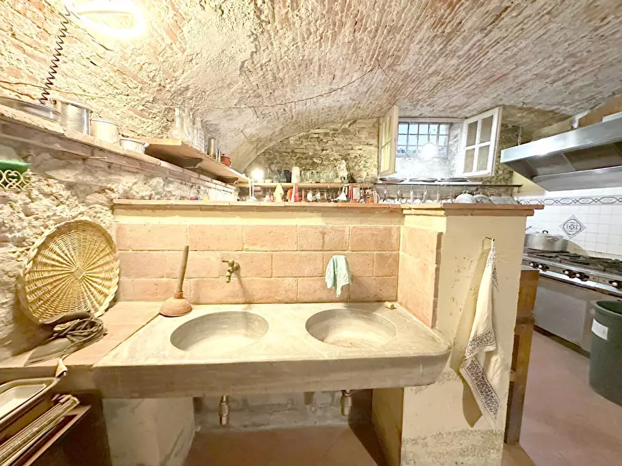 Immagine 24 di Appartamento in vendita  a Lucca