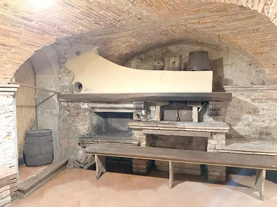 Immagine 33 di Appartamento in vendita  a Lucca