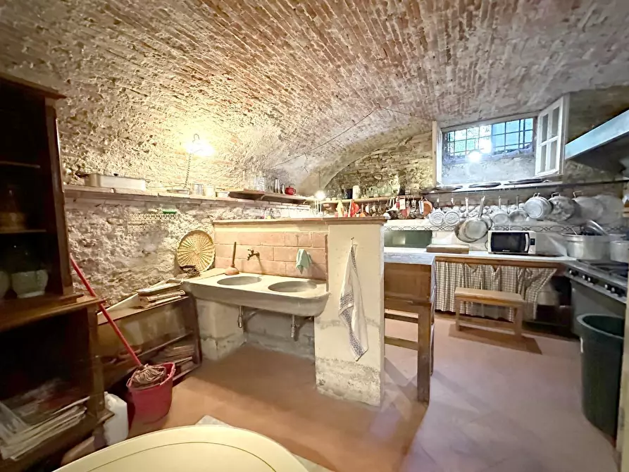 Immagine 22 di Appartamento in vendita  a Lucca