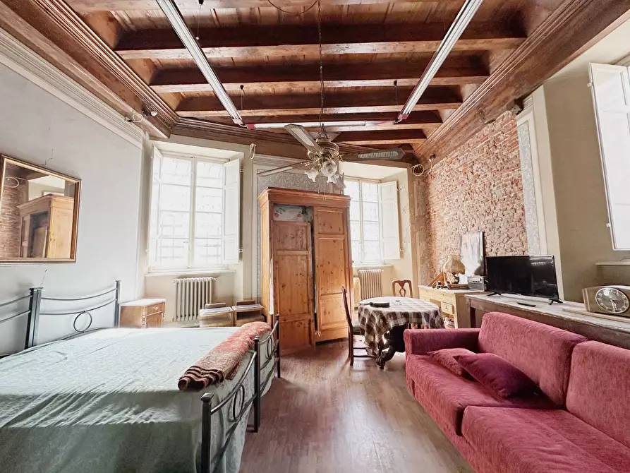 Immagine 3 di Appartamento in vendita  a Lucca