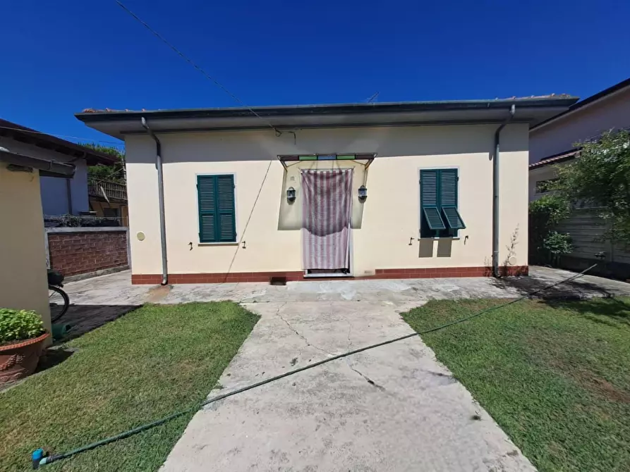 Immagine 5 di Casa indipendente in vendita  a Massa