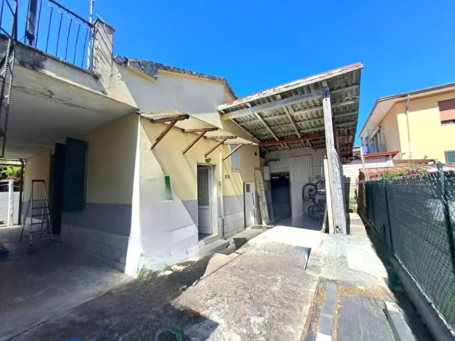 Immagine 23 di Casa indipendente in vendita  a Massa
