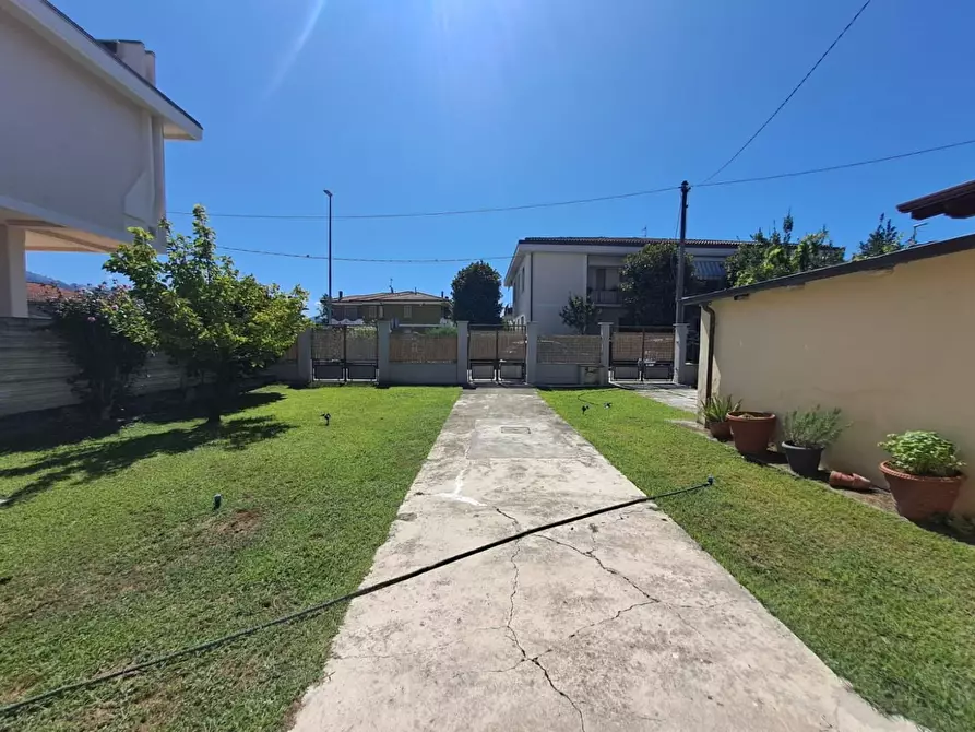 Immagine 4 di Casa indipendente in vendita  a Massa