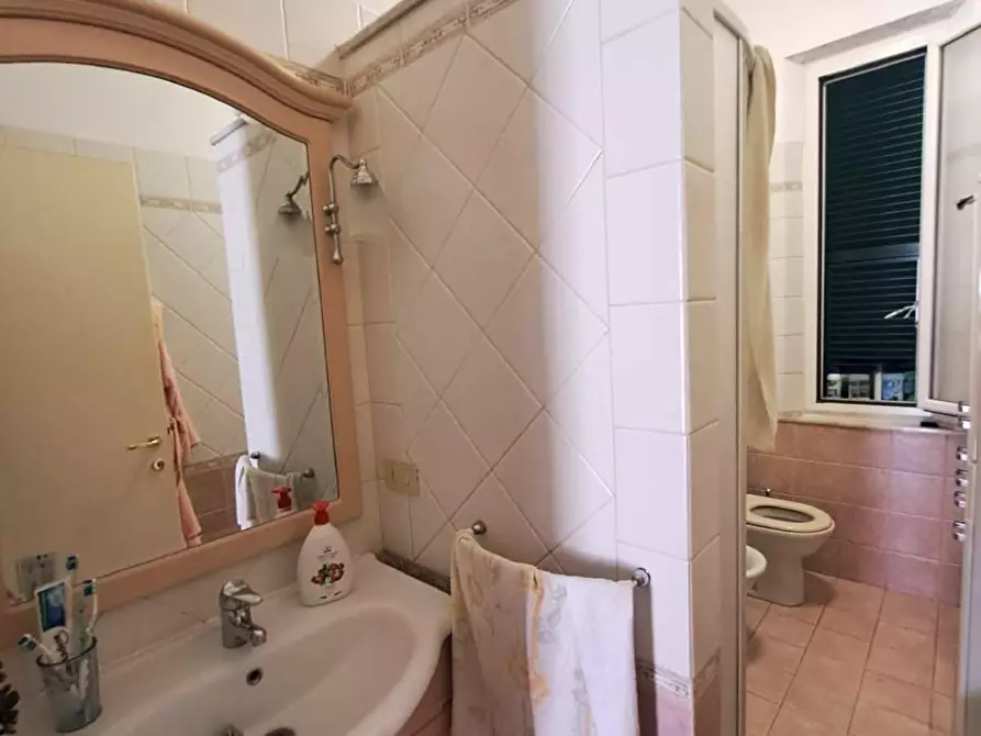 Immagine 12 di Casa indipendente in vendita  a Massa