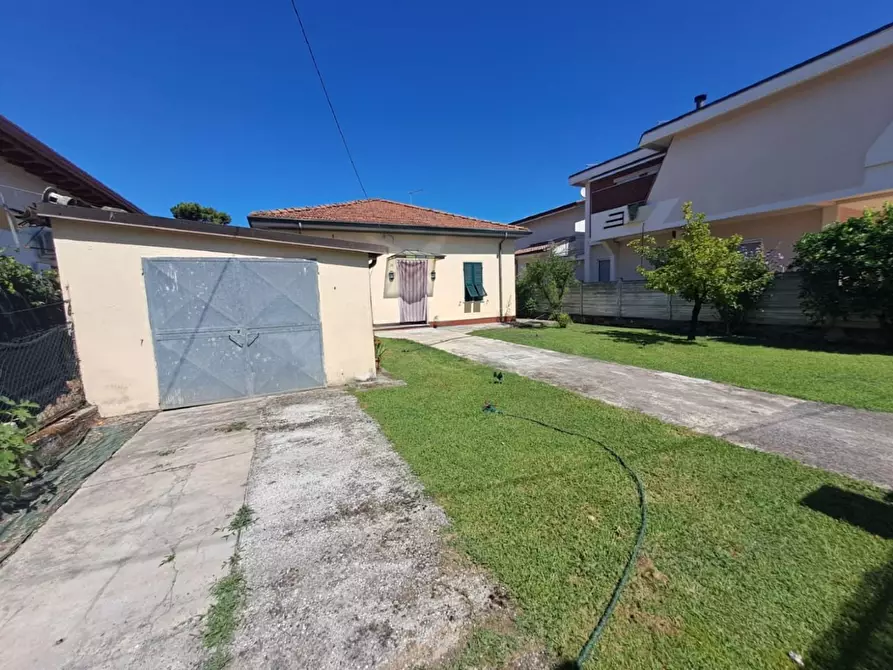Immagine 3 di Casa indipendente in vendita  a Massa