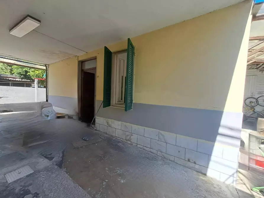 Immagine 21 di Casa indipendente in vendita  a Massa