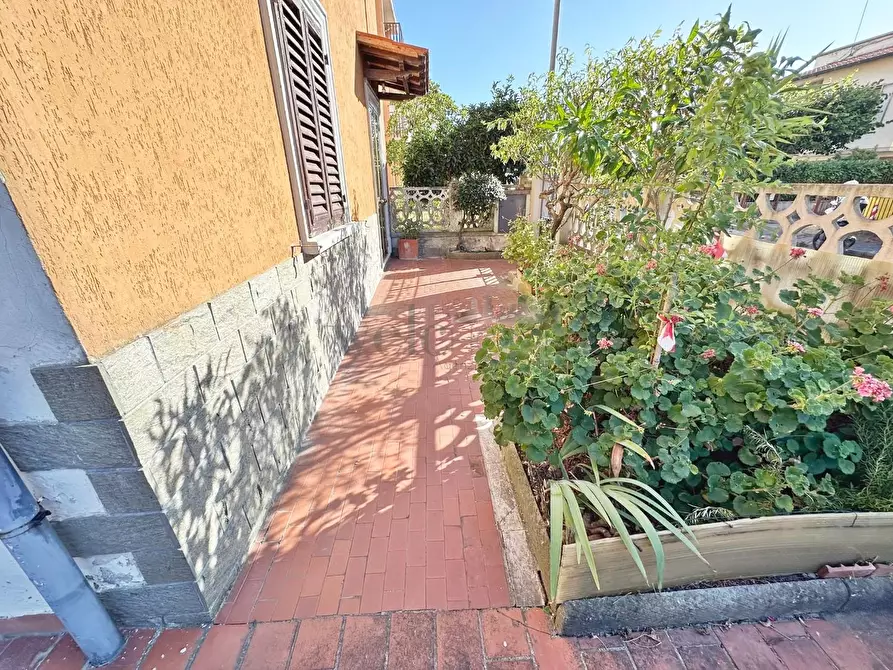 Immagine 19 di Terratetto in vendita  a Campi Bisenzio