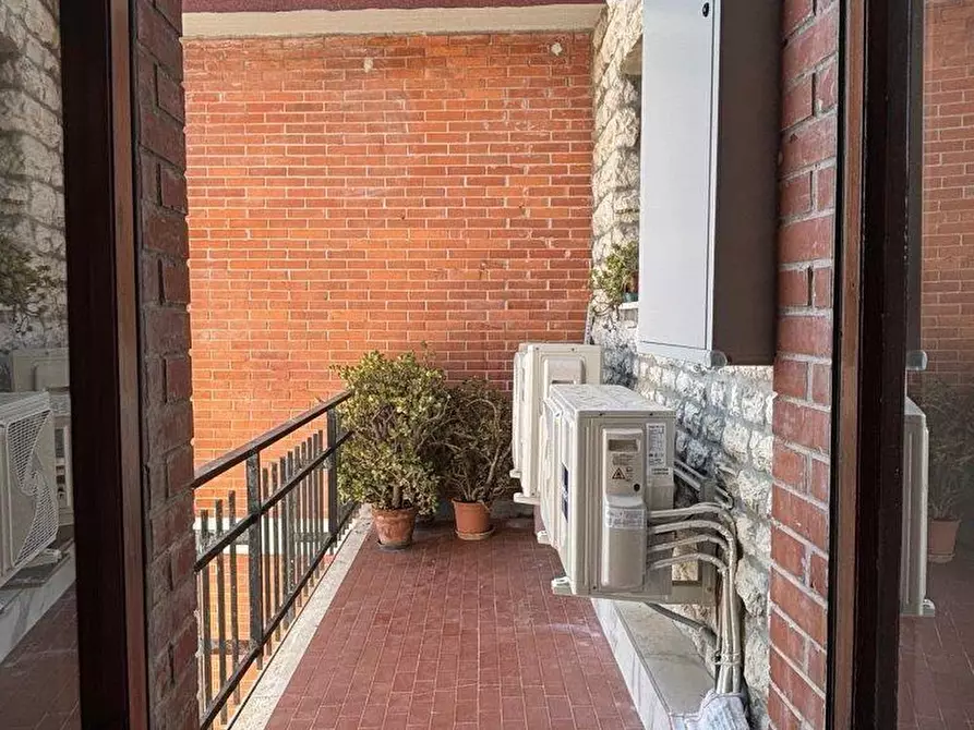 Immagine 8 di Appartamento in affitto  a Massa