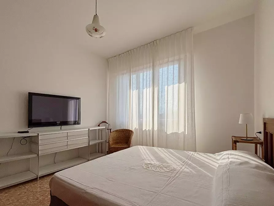 Immagine 14 di Appartamento in affitto  a Massa