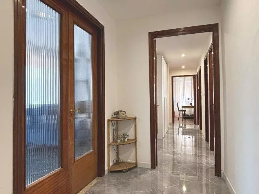 Immagine 5 di Appartamento in affitto  a Massa