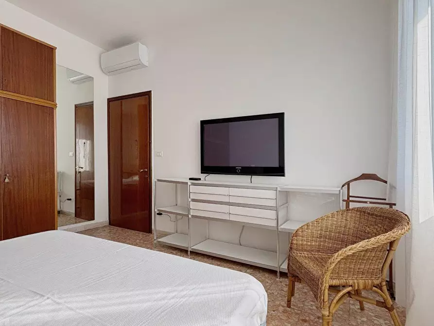 Immagine 15 di Appartamento in affitto  a Massa