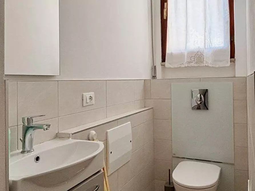 Immagine 19 di Appartamento in affitto  a Massa