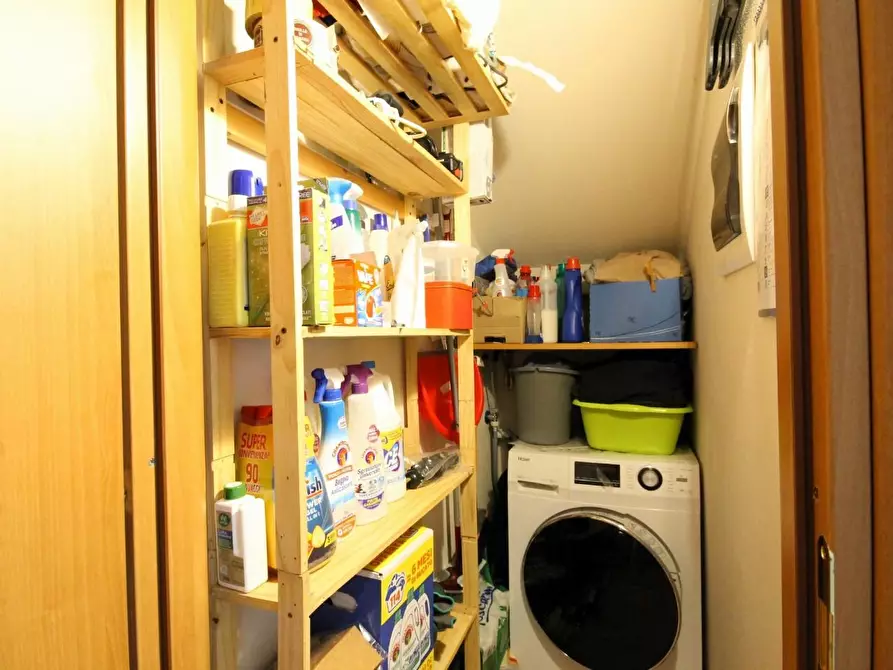 Immagine 11 di Villa in vendita  a Capannori