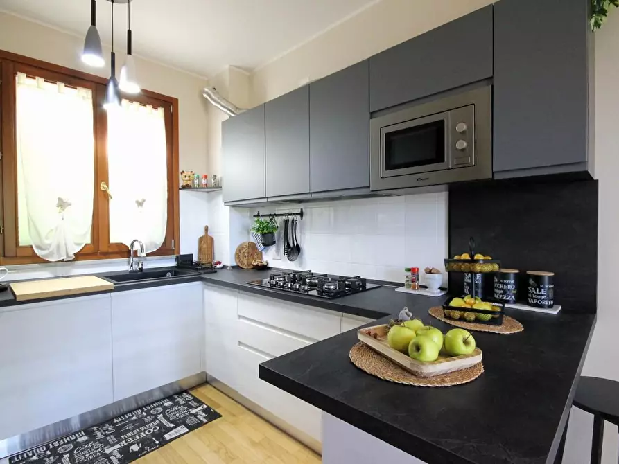 Immagine 6 di Villa in vendita  a Capannori