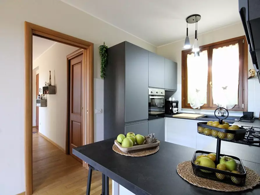 Immagine 7 di Villa in vendita  a Capannori