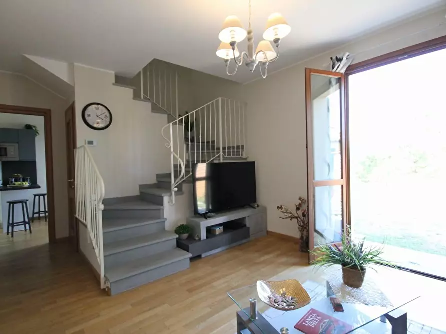 Immagine 2 di Villa in vendita  a Capannori