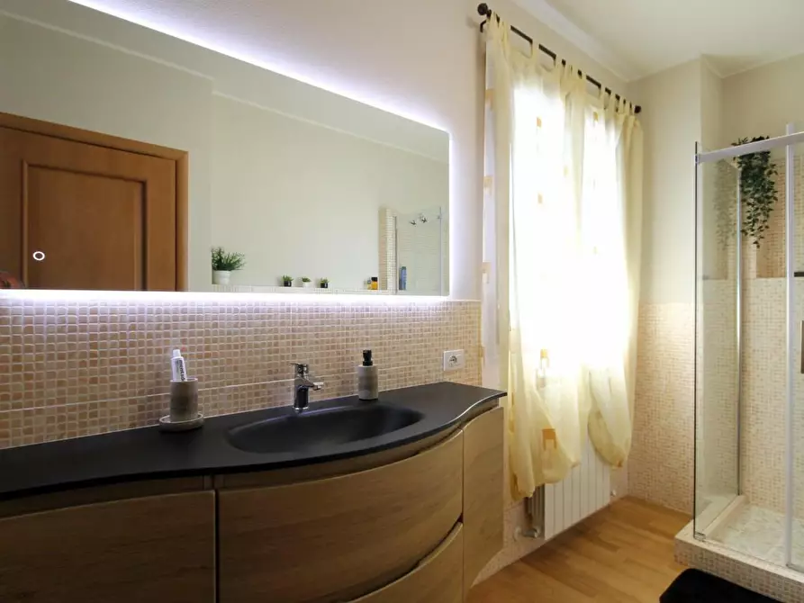 Immagine 17 di Villa in vendita  a Capannori