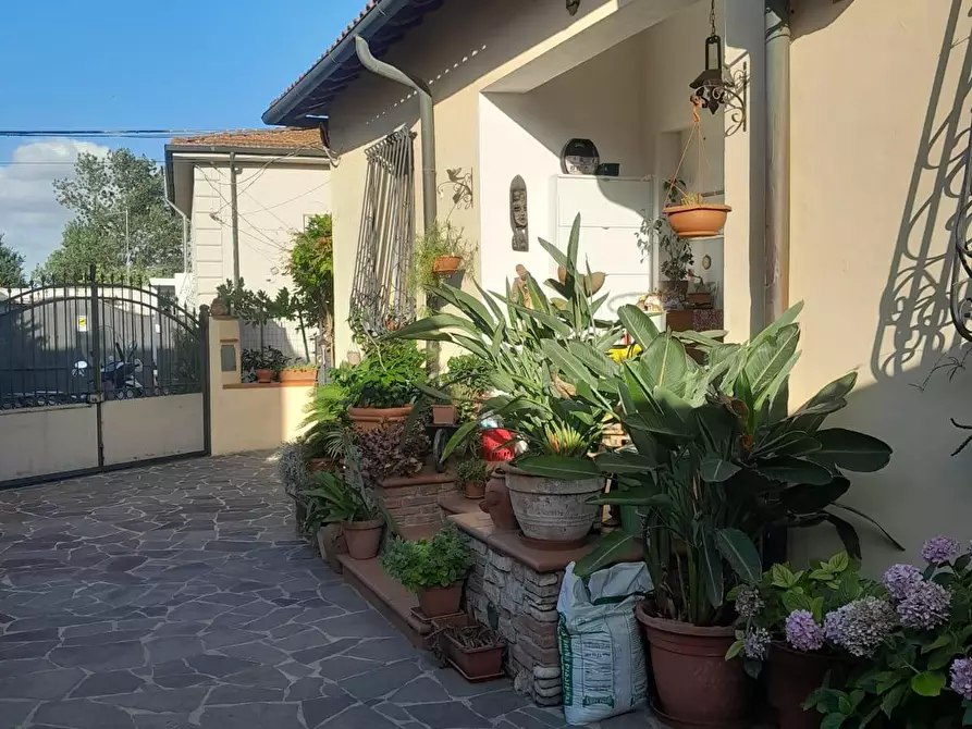 casa indipendente in vendita a Collesalvetti in zona Stagno