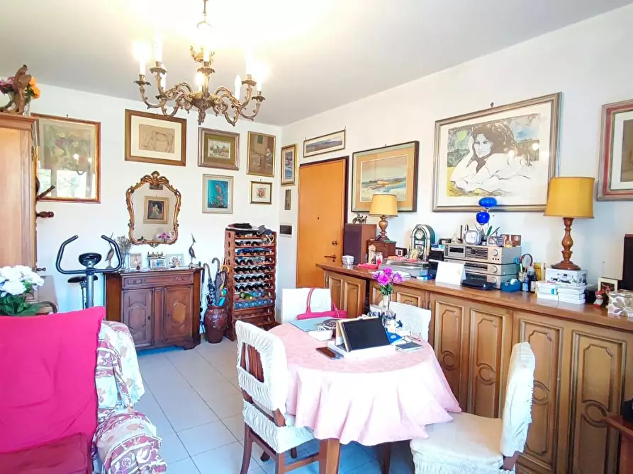 Immagine 4 di Appartamento in vendita  a Viareggio