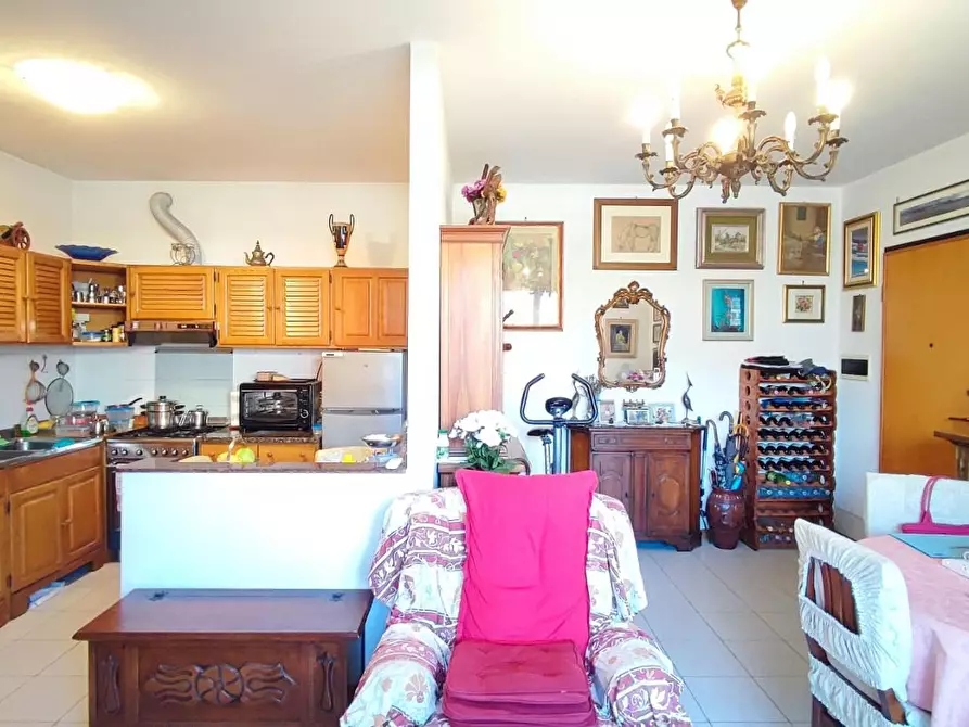 Immagine 3 di Appartamento in vendita  a Viareggio