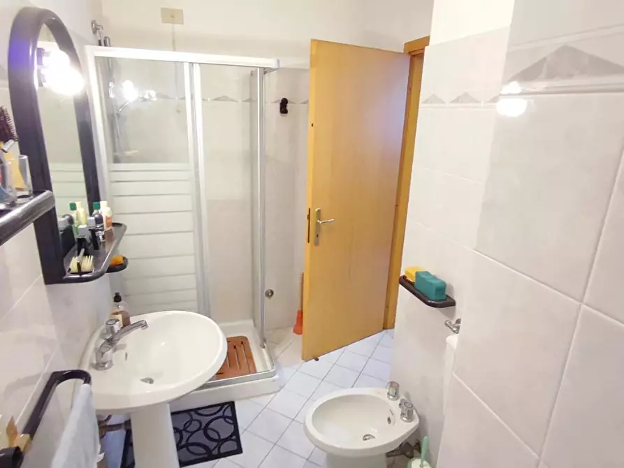 Immagine 13 di Appartamento in vendita  a Viareggio