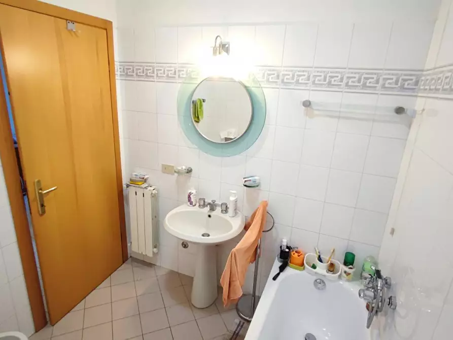 Immagine 10 di Appartamento in vendita  a Viareggio