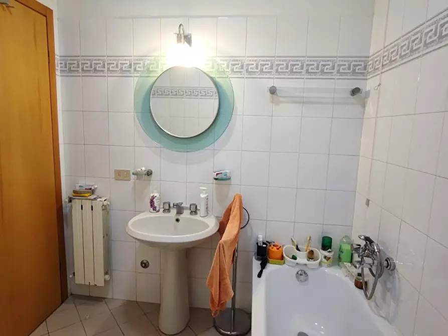 Immagine 11 di Appartamento in vendita  a Viareggio