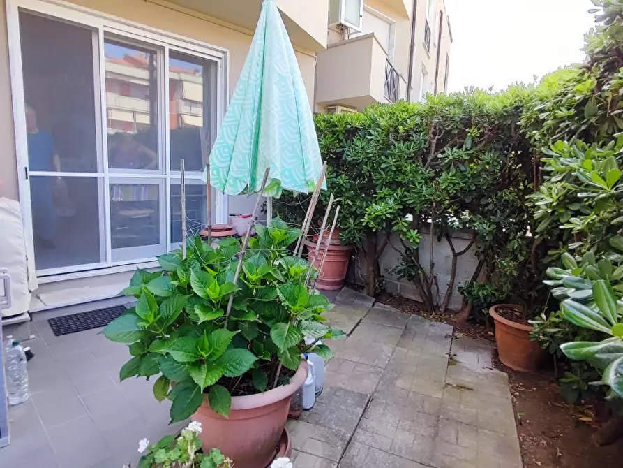 Immagine 17 di Appartamento in vendita  a Viareggio