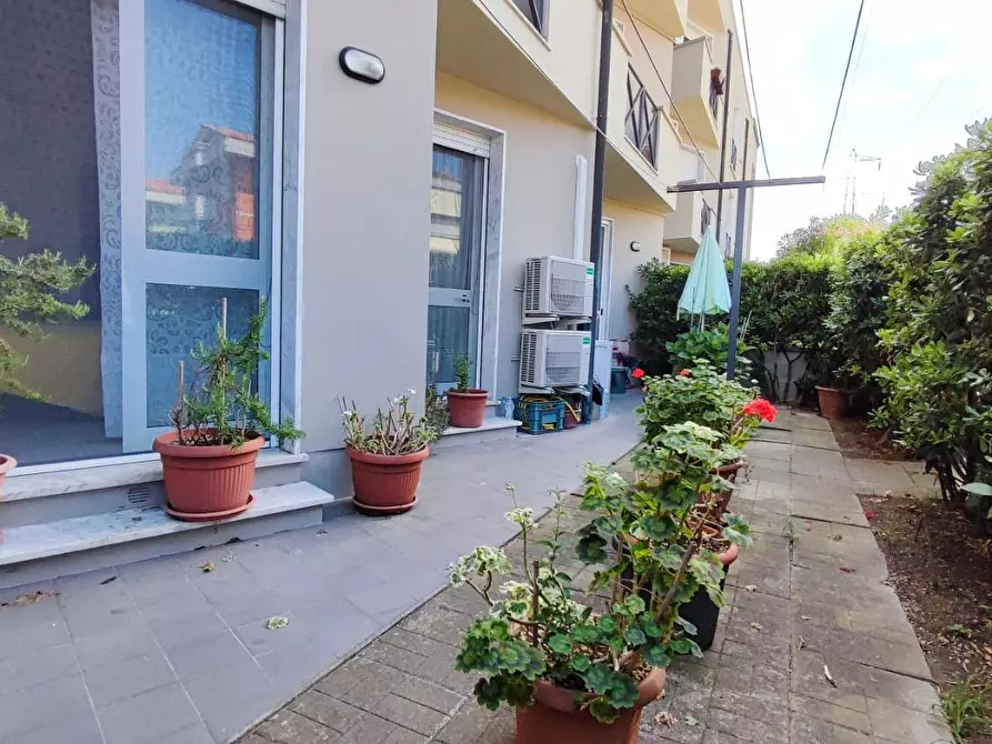 Immagine 18 di Appartamento in vendita  a Viareggio