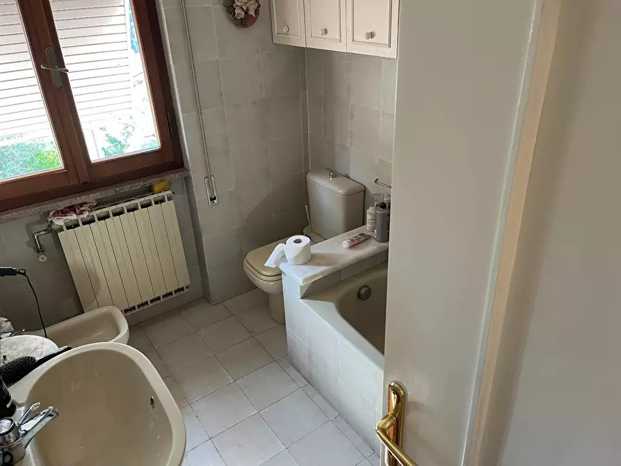 Immagine 10 di Porzione di casa in vendita  a Massa