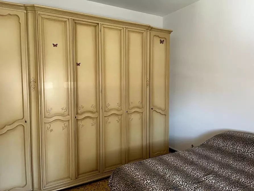 Immagine 4 di Porzione di casa in vendita  a Massa