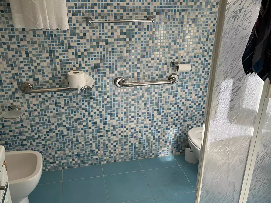 Immagine 18 di Porzione di casa in vendita  a Massa