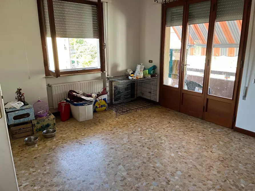 Immagine 2 di Porzione di casa in vendita  a Massa