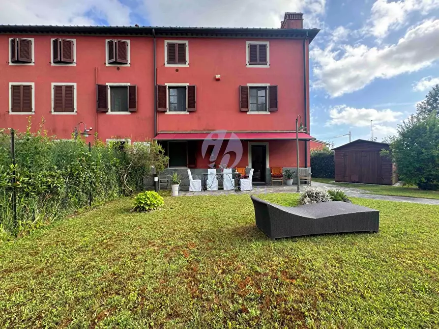 Immagine 5 di Villetta a schiera in vendita  a Camaiore