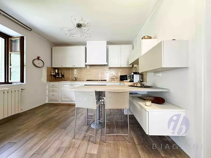 Immagine 11 di Villetta a schiera in vendita  a Camaiore