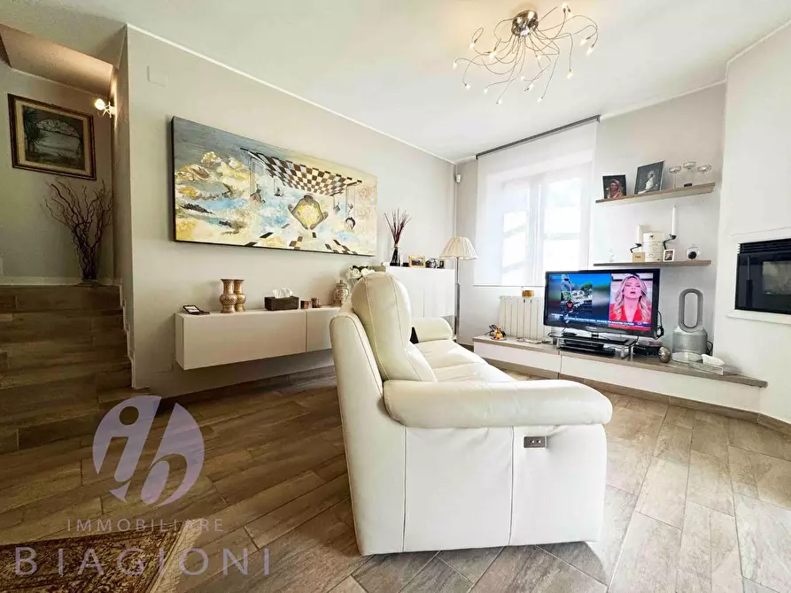 Immagine 9 di Villetta a schiera in vendita  a Camaiore