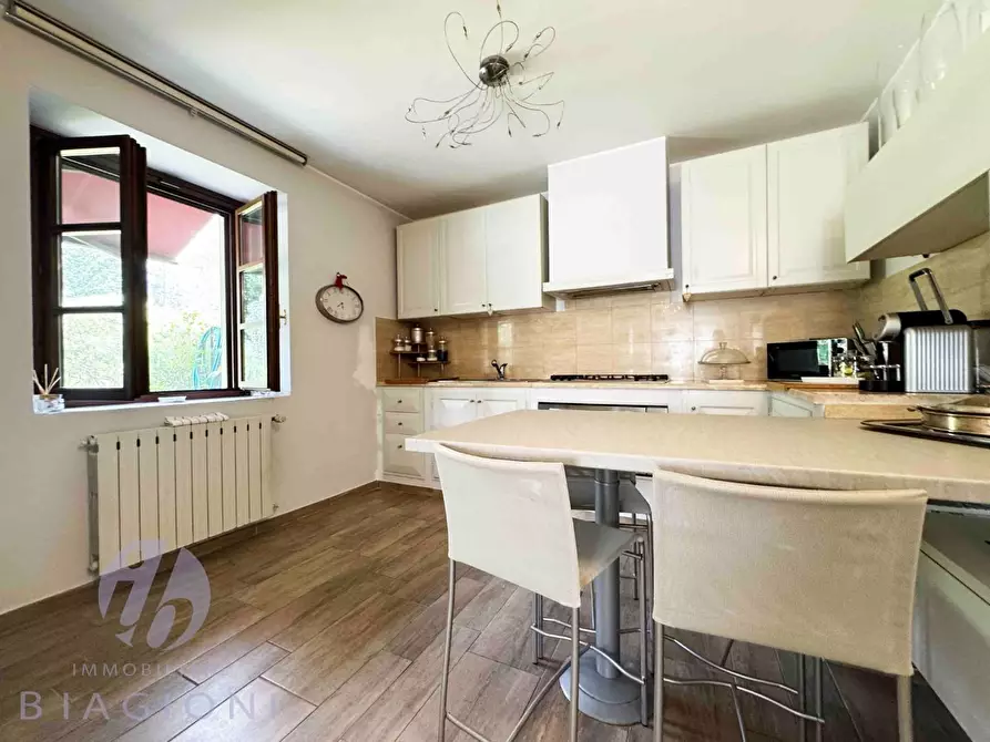 Immagine 12 di Villetta a schiera in vendita  a Camaiore