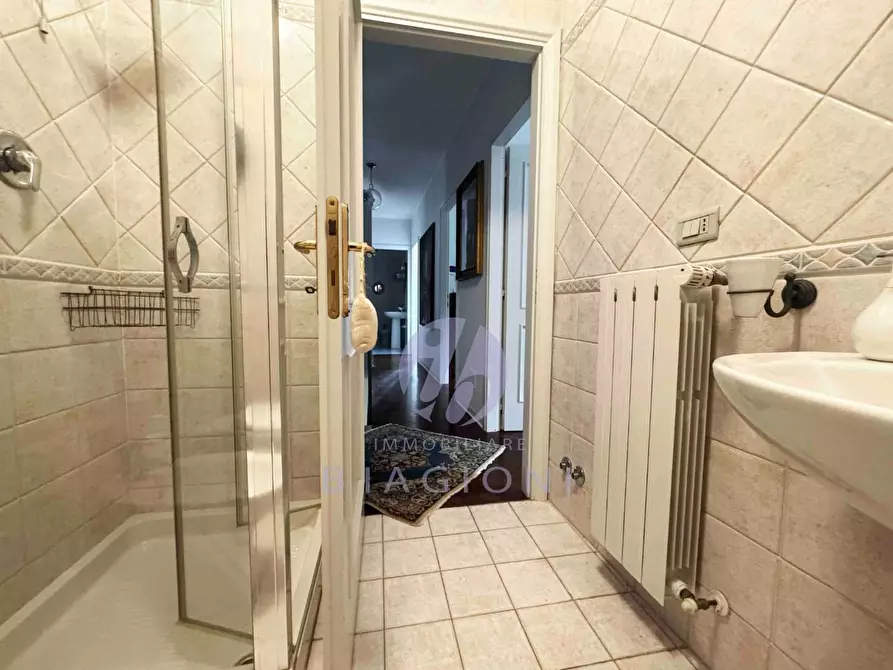 Immagine 38 di Villetta a schiera in vendita  a Camaiore